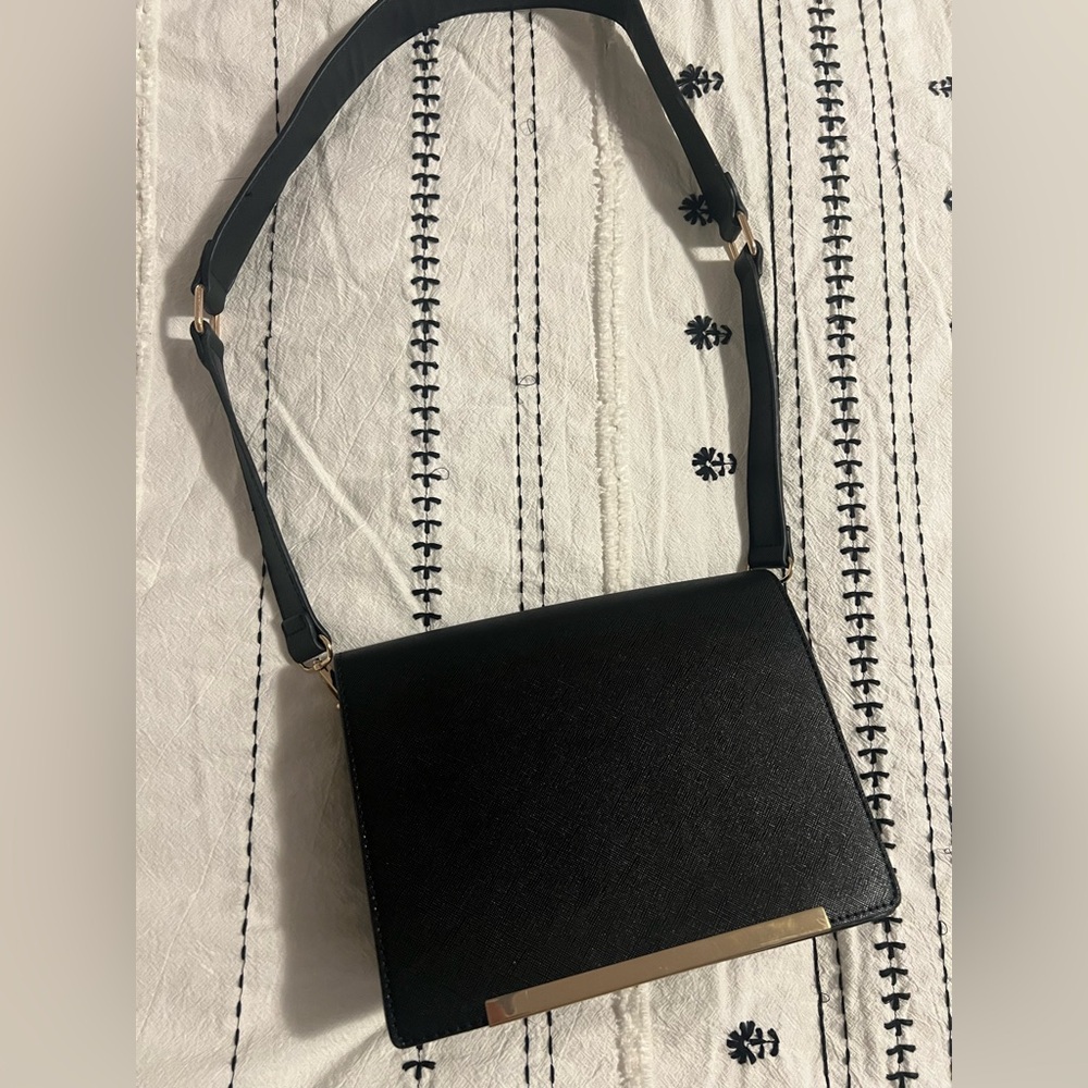 Dynamite Shoulder bag